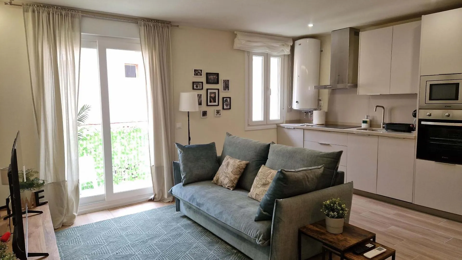 Virgen De Gracia Apartments مالقة إسبانيا