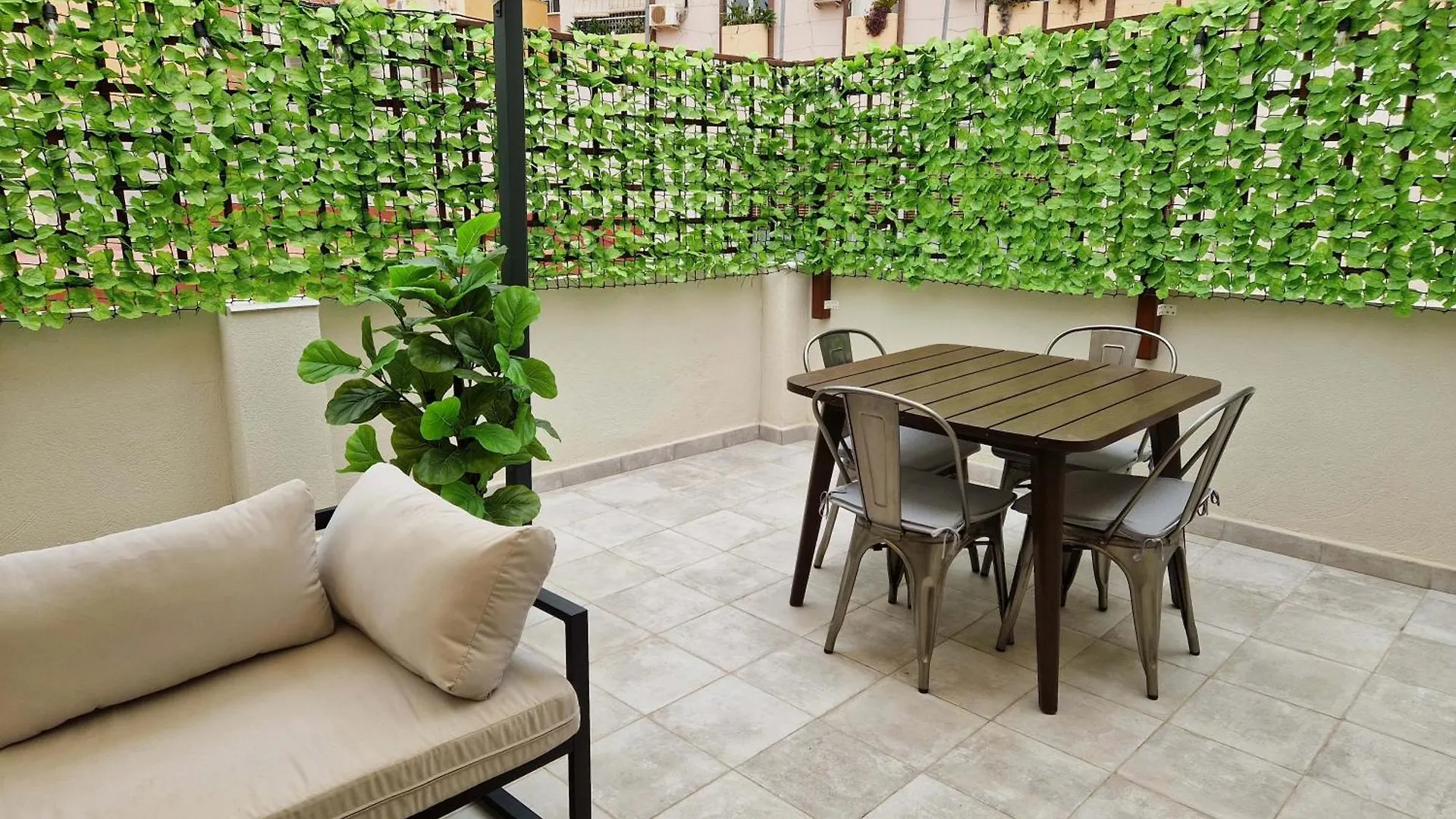 Virgen De Gracia Apartments مالقة